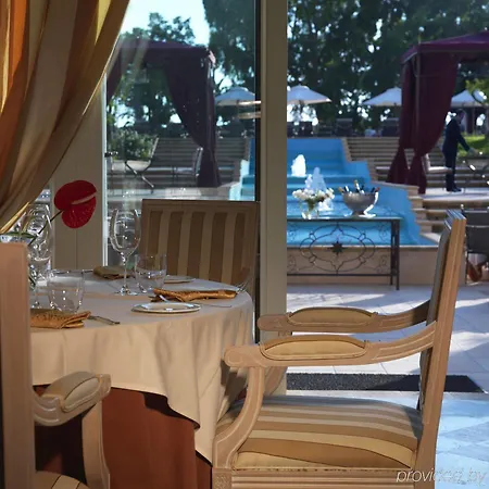 Almar Giardino Di Costanza & مازارا ديل فالو